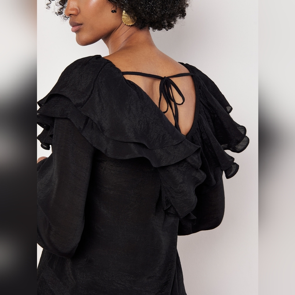 Longsleeve Top with V Neck Flutter Neckline